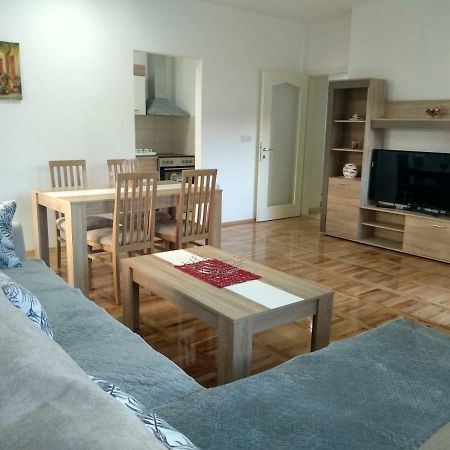 Tea Apartment Kumanovo Buitenkant foto
